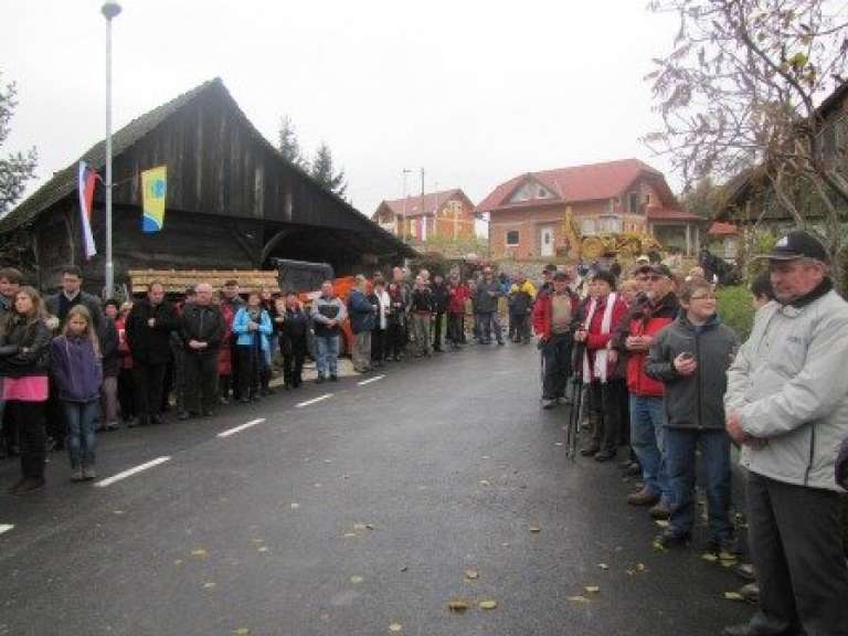 predaja_v_namen_obnovljene_lc_buseca_vas_brvi_stojanski_vrh_01.jpg