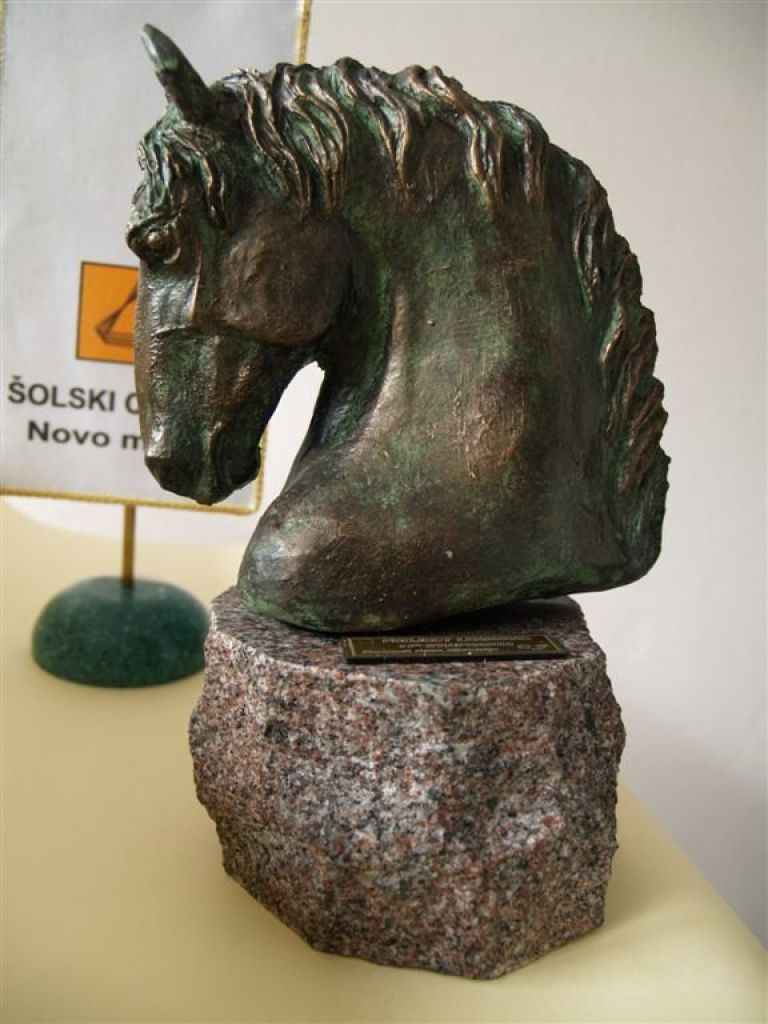 bronasta_skulptura_za___olski_center.jpg