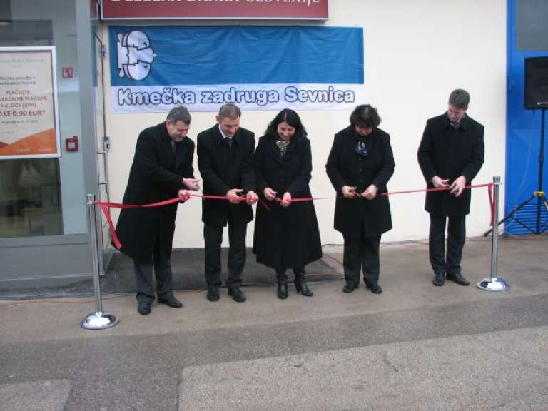 dezelna_banka_002.jpg