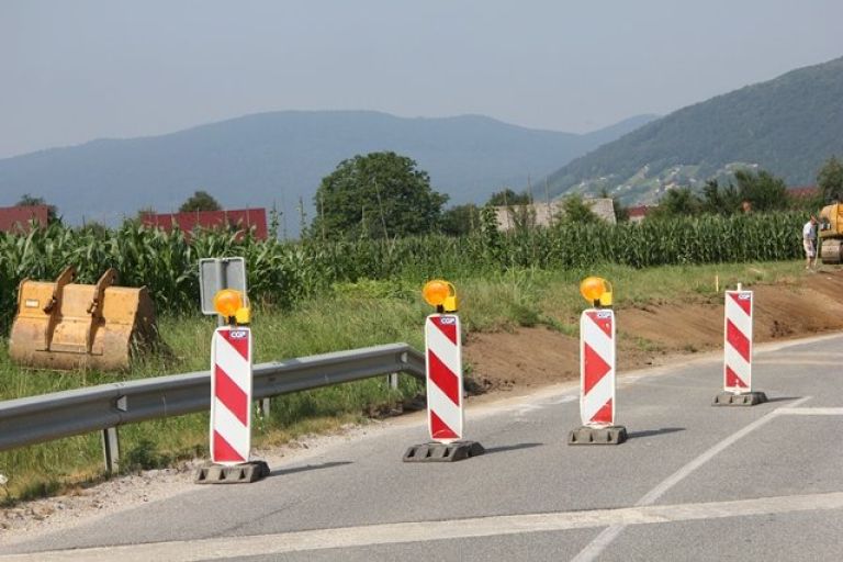 zapora_ceste.jpg