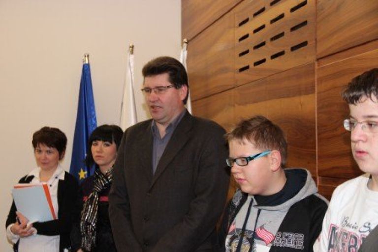 o___globoko_na_obisku_01.jpg