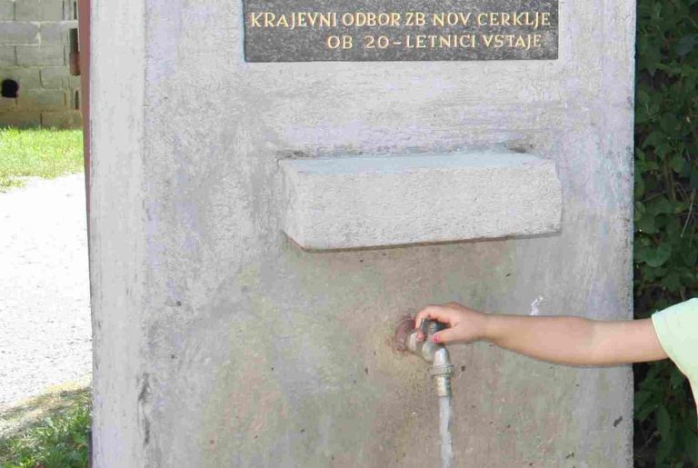 voda_je_in_ni___kopija.jpg