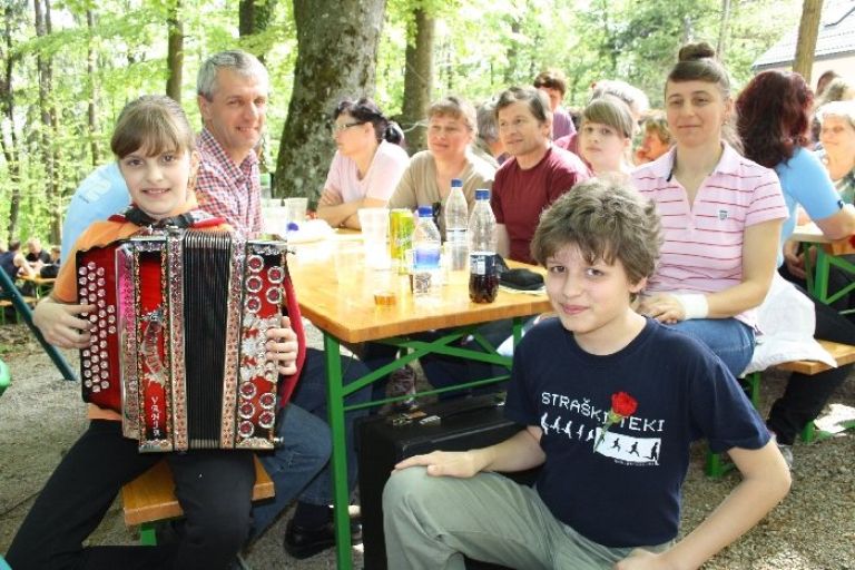debenec081.jpg