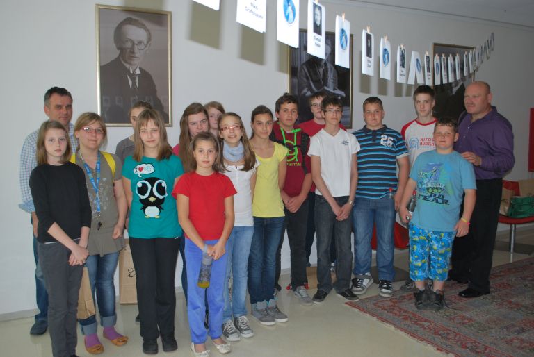na_razstavi_pesem__boginja__zapoj__v_mkl.jpg