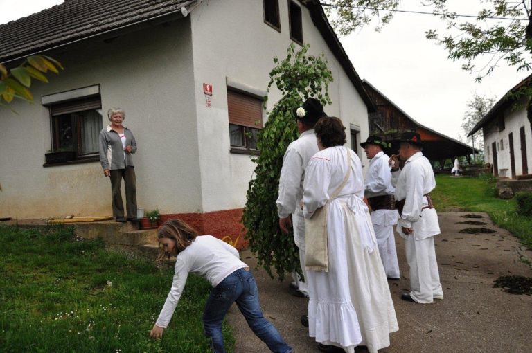 dajte_mu_gro___da_vam_dojde_jo__.jpg