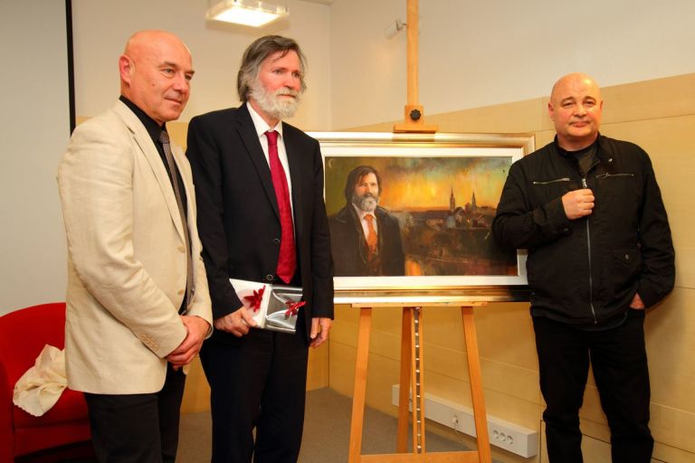zslikar_samo_kralj_je_knji__nici_podaril_portret_dr__komelja_.jpg