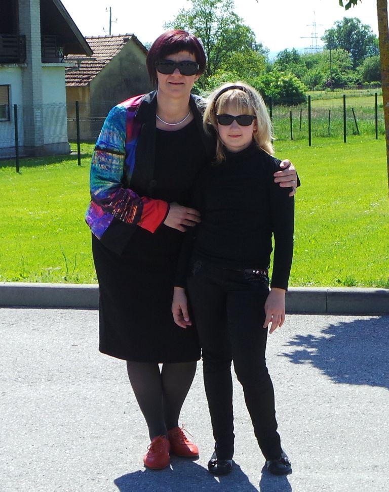 anita_in_ajda_pred_nastopom.jpg