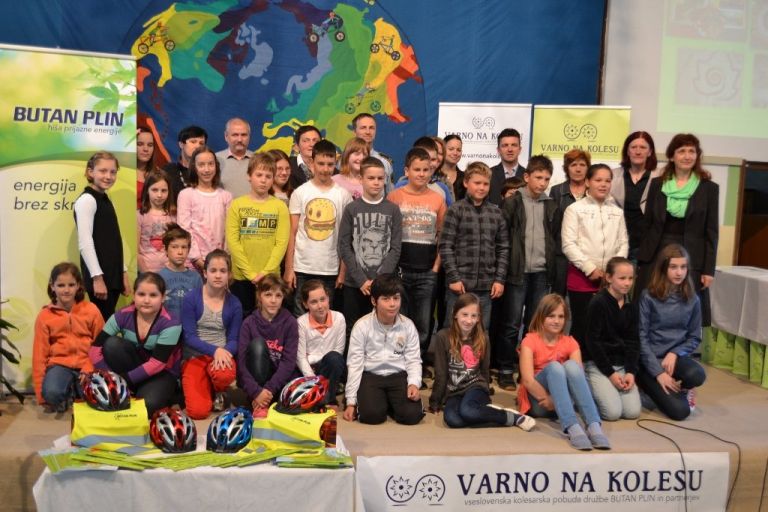 varno_na_kolesu_skupinska.jpg
