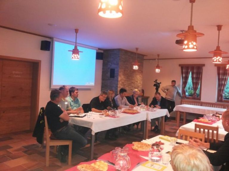 tribuna1.jpg