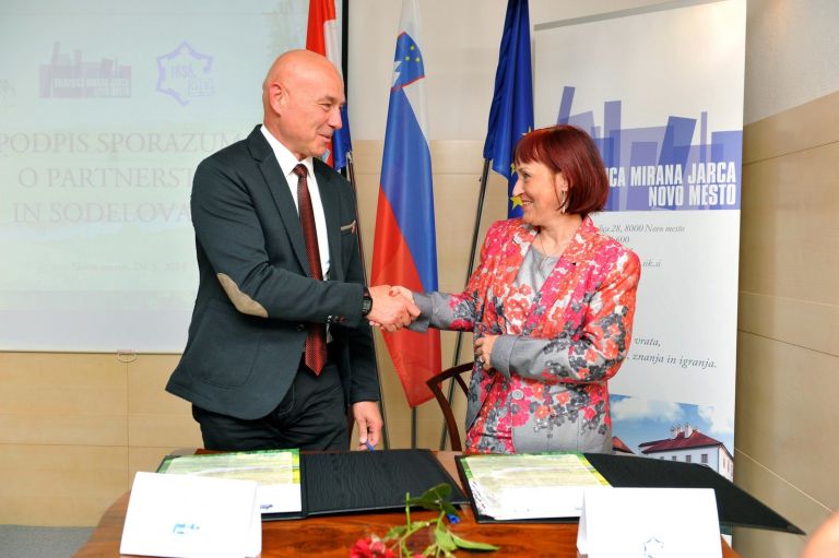 v_knjiznici_005.jpg