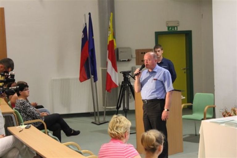 j_podelitev_001.jpg