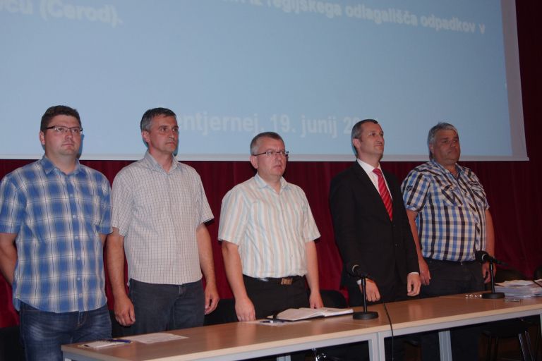 tribuna18_0001.jpg