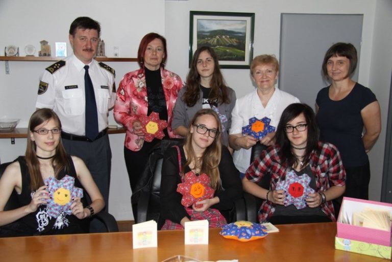 1___skupinska_slika_na_policijski_upravi.jpg