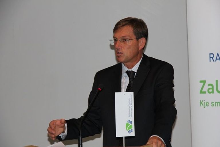 miro_cerar.jpg