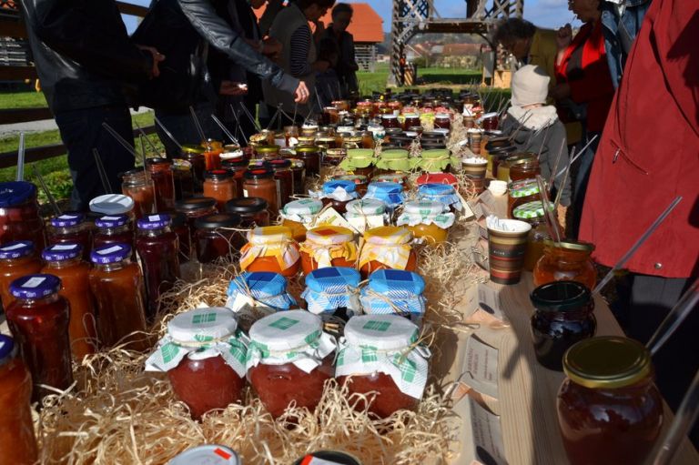 marmelada_2013___degustacija_vzorcev_marmelad_za_ocenjevanje__foto_lapego.jpg