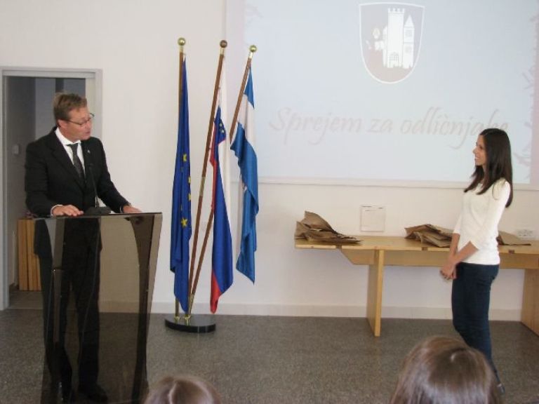 odli__njakipom001.jpg