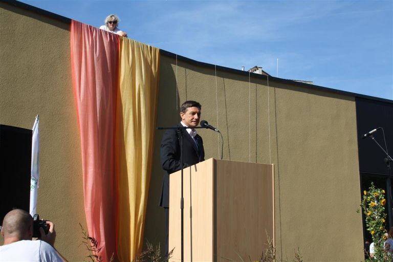 naslovn_pahor.jpg