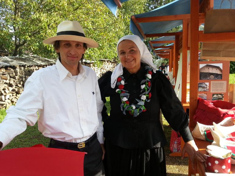 predsednik_z_ustanoviteljico_dru__tva__dolsko_2014.jpg