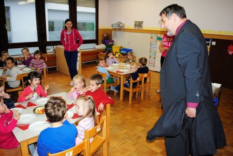 zajtrk_v_rumeni_igralnici.jpg