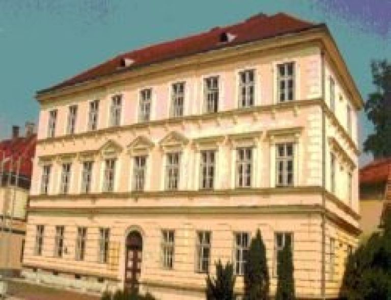 srednja_sola_metlika.jpg