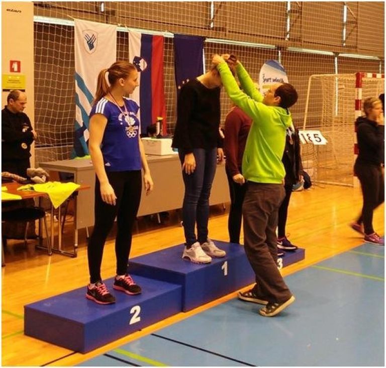 e_badminton.jpg
