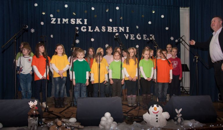 otroski_pevski_zbor_pod_vodstvom_marjana_dirnbeka_.jpg