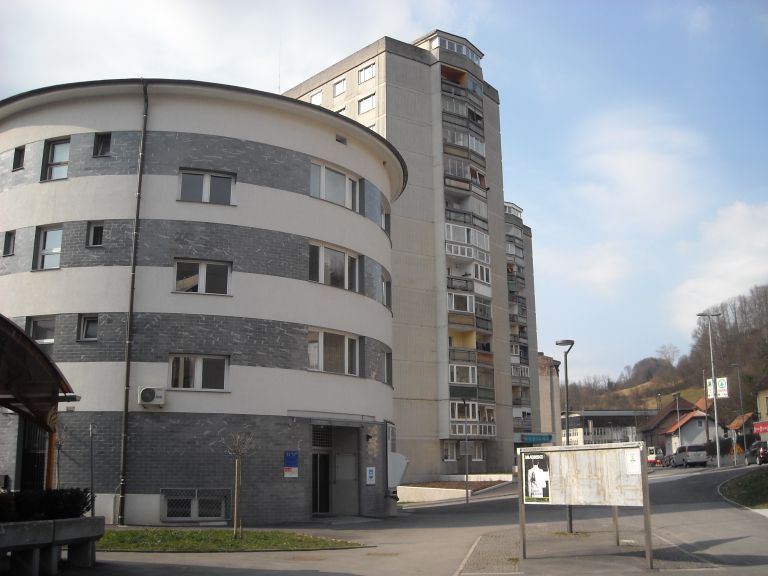 okrogla hiša ulica sallaumines trbovlje