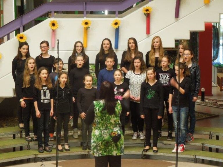 revija_mladinskih_pevskih_zborov___01.jpg