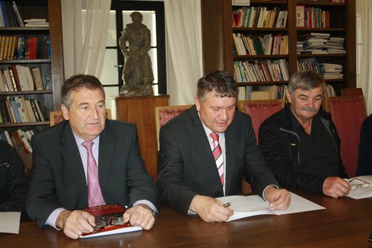 naslovn_trje.jpg