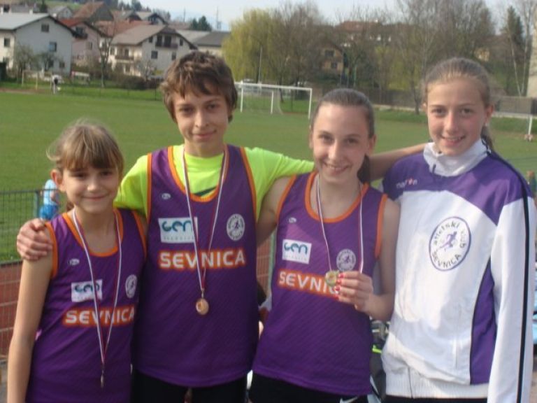 _nina_lisec__maj_popelar__karin_go__ek__ur__ka_kra__ovec.jpg
