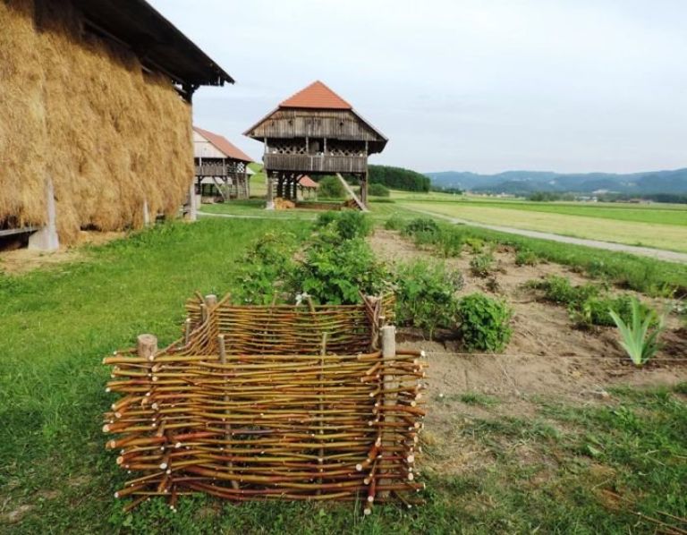 flan__nik_s_kompostnikov_v_de__eli_kozolcev___entrupert__foto_liljana_jantol_weber.jpg