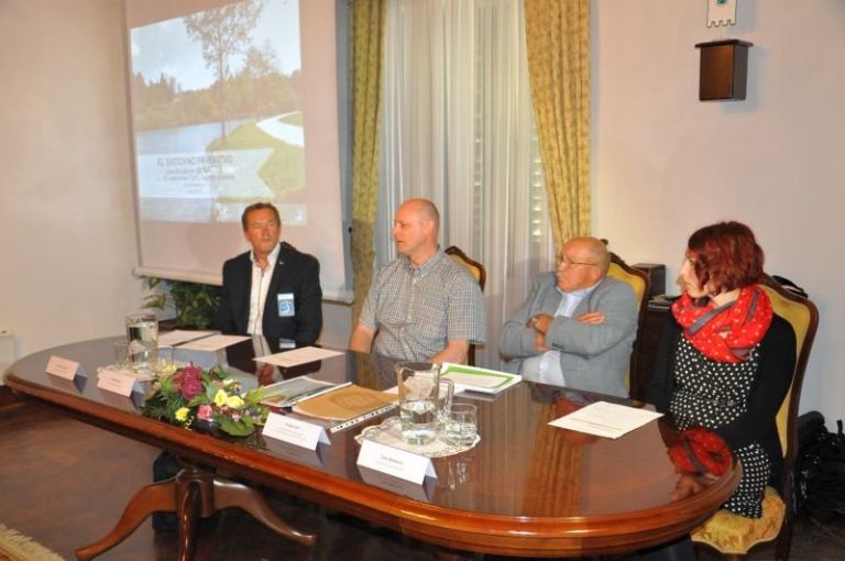 novinarska_konferenca005.jpg