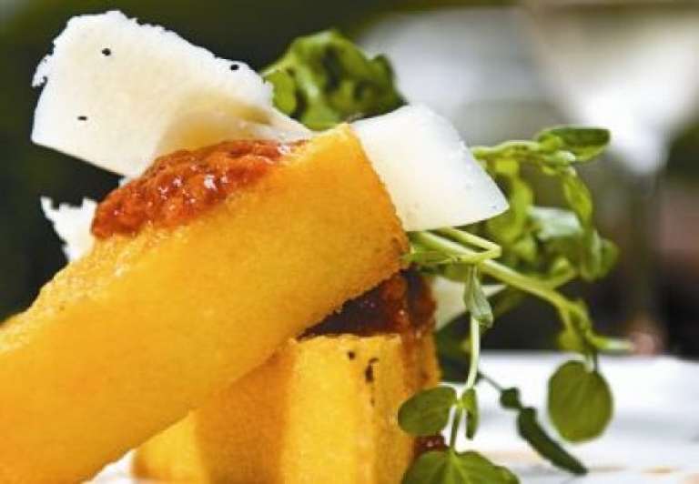 Popečena polenta z orehi