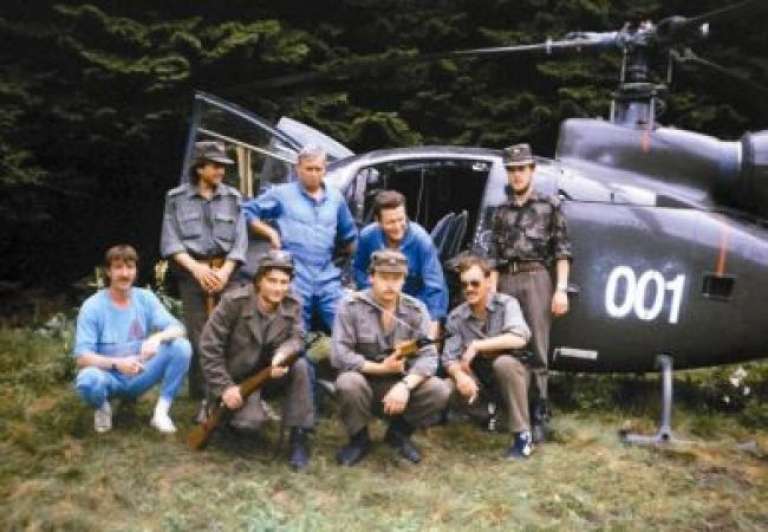 JLA sta ukradla helikopter