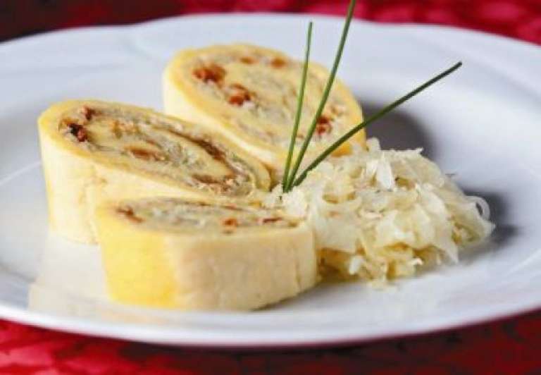 Krompirjevi štruklji z zeljem