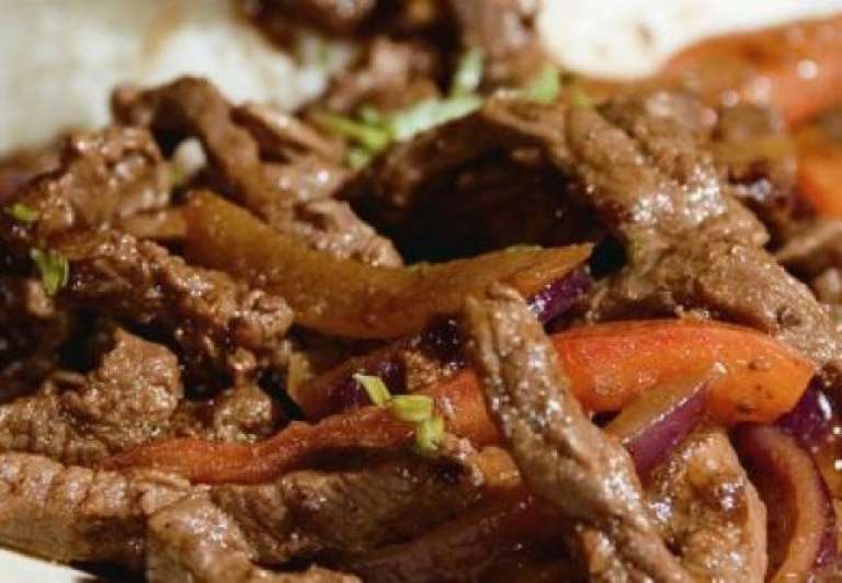 Lomo saltado - perujska poslastica