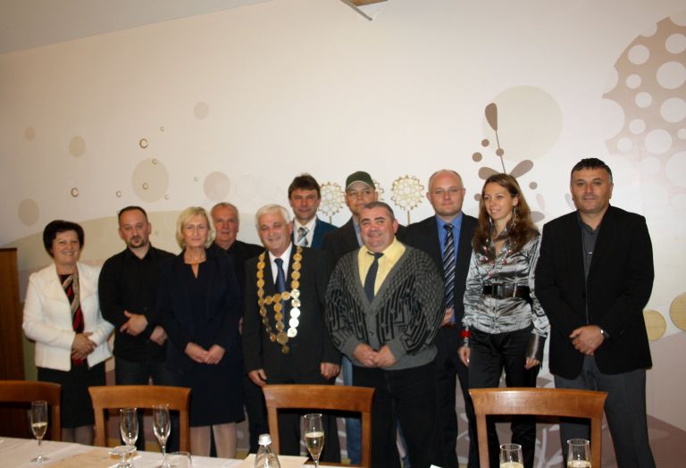 ob__inski_svet_kostanjevica_ustanovna_seja_mandat_2014_2018_seja_23__oktober_2014_pri___olnirju...