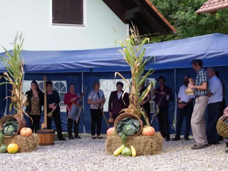 lickanje_koruze_trebelno_009.jpg