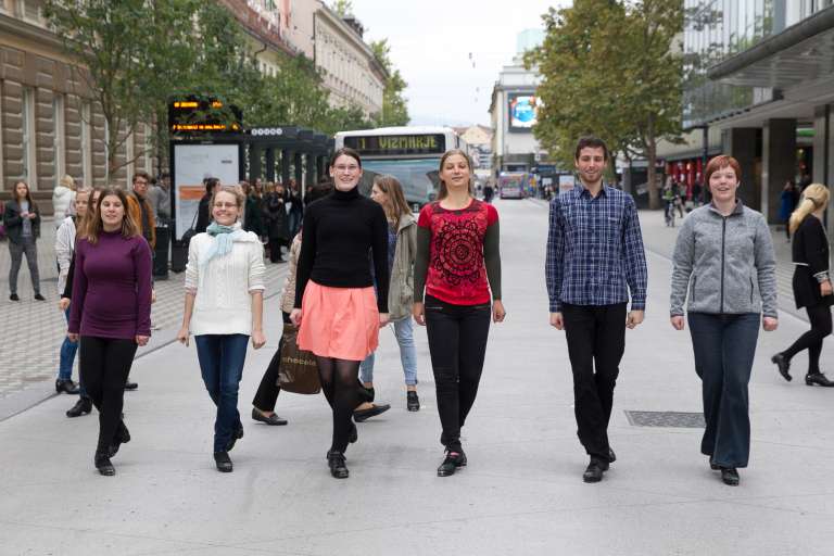 Flashmob s plesalci irskih plesov