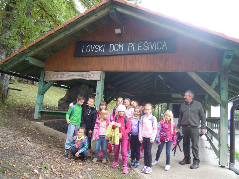 ucenci_ps_ajdovec_na_obisku_pri_medvedu_2_.jpg