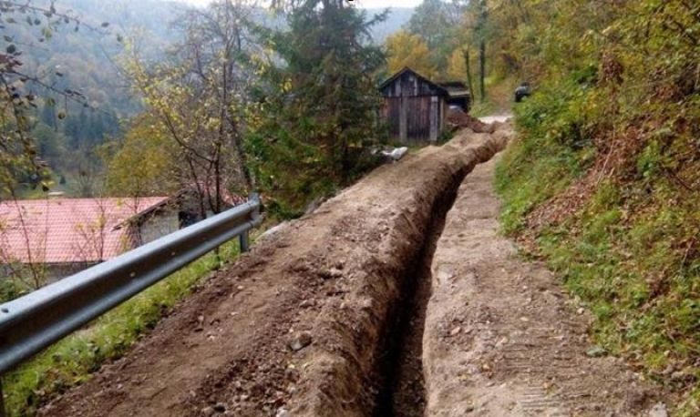 trbvolje vodovod ob železnici.jpg