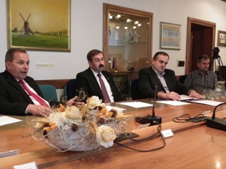 novinarska_konferenca_001.jpg