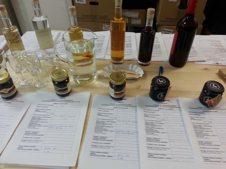 dobrote_dolenjske___marmelade_in_alkoholne_pija__e.jpg