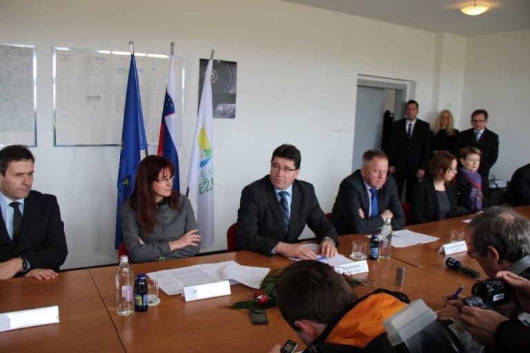 novinarska_konferenca.jpg