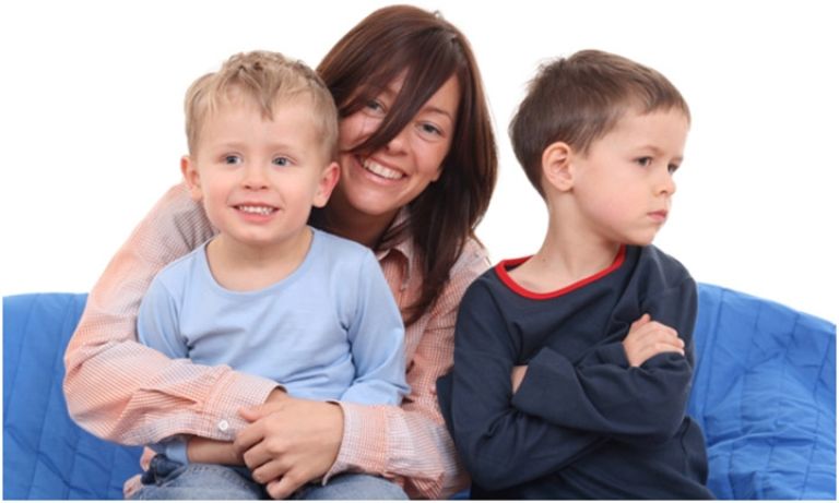Deal-With-Jealousy-In-Children.jpg