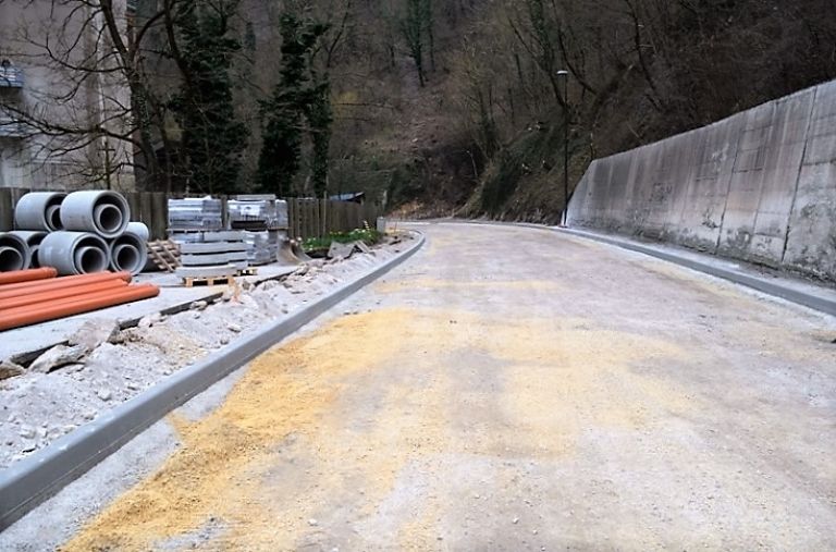 Trbovlje cesta cementarna.jpg