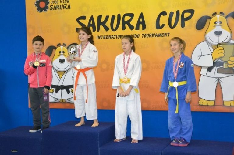 vanessa_sakura.jpg