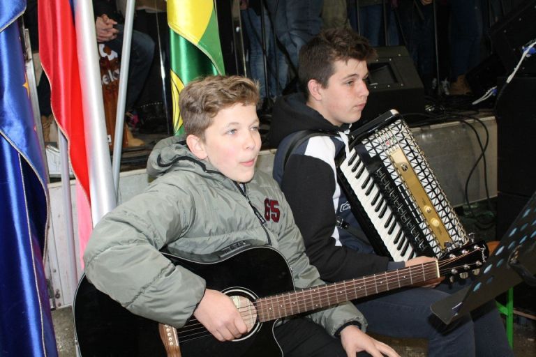 naslovnf_000.jpg