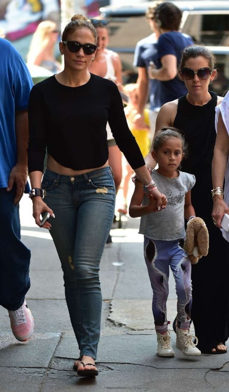 j.lo..jpg