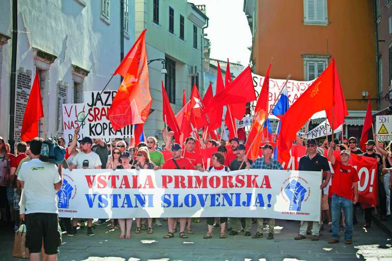 Demonstranti na Titovem trgu v Kopru
